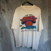 Load image into Gallery viewer, New York Knicks 1993 NBA Playoffs T-Shirt (XL)
