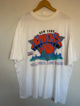 Load image into Gallery viewer, New York Knicks 1993 NBA Playoffs T-Shirt (XL)
