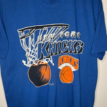 Load image into Gallery viewer, New York Knicks T-Shirt (L)
