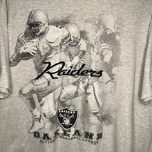 Load image into Gallery viewer, Oakland Raiders Graphic T-Shirt (L)
