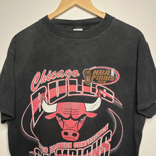 Load image into Gallery viewer, Chicago Bulls 1996 Eastern Conference Champions T-Shirt (M)
